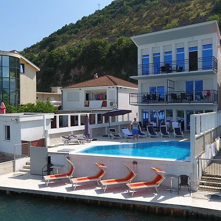 Apartments Riverside Herceg Novi Exterior photo